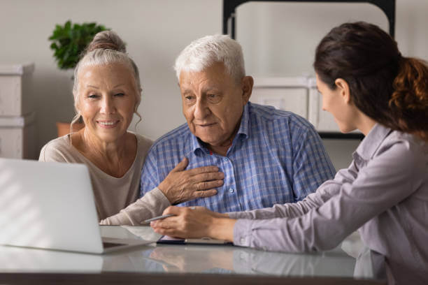 Homewatch servicio cuidado adulto mayor.